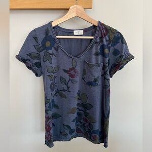 Anthropologie TLa  Floral V Neck Short Sleeve Tee Shirt Navy Blue sz Small
